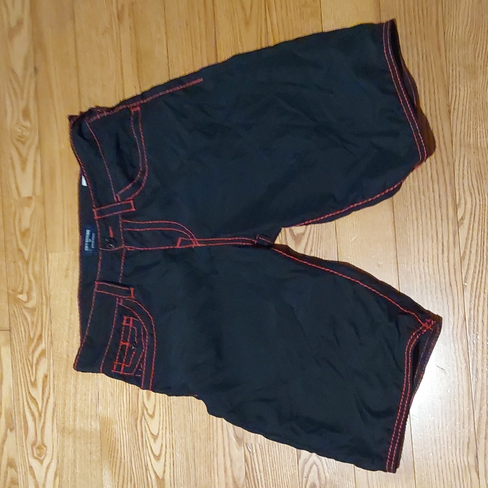 TRUE RELIGION BIG T TSWIM TRUNKS SIZE 30 BLK N RED